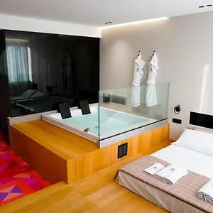 Zoe Luxury , Katania Włochy